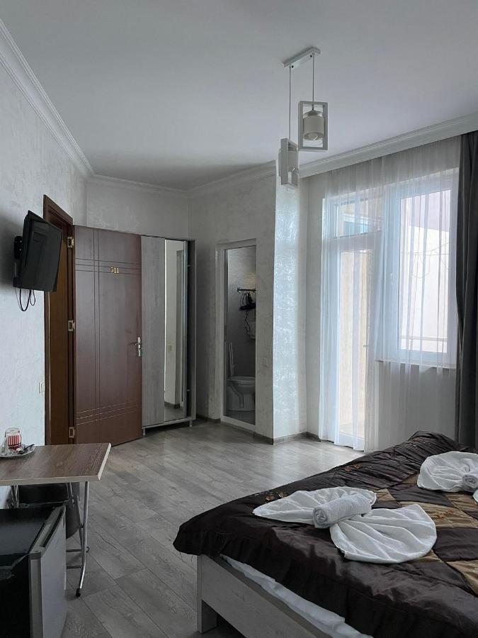 Nana'S Hotel Tchaikovsky Street 34 Batoumi Extérieur photo